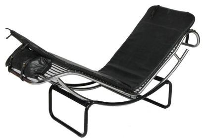 Edition Fiocchi Chaise longue en métal tubulaire chromé et noir, assise en simili...