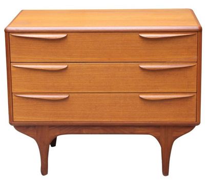 TRAVAIL SCANDINAVE Petite commode formant coiffeuse en bois de placage, ouvrant par...