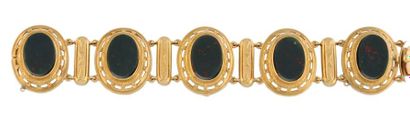 null BRACELET d'époque Napoléon III, en or jaune finement ciselé et ajouré, composé...