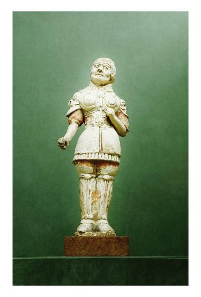  Chine époque Tang. Statuette de gardien debout en armure en terre cuite recouverte...