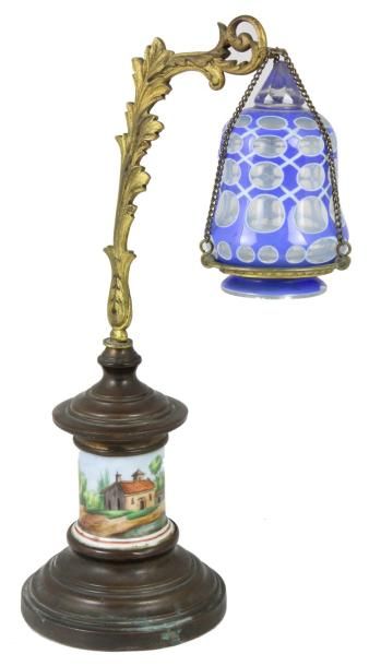 null LAMPE LANTERNE en porcelaine de Paris et bronze doré. XIXème siècle Haut: 35...