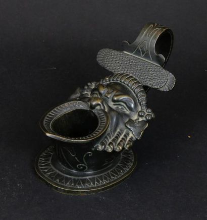 null PYROGENE en bronze en forme de lampe à l'antique anthropomorphe. XIXème siècle...