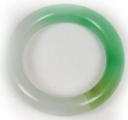 CHINE Bracelet en jade (fèle ou veine) XXème siècle