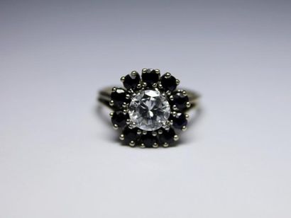 null BAGUE en platine ornée d'un diamants de taille brillant moderne d'environ 1,20...