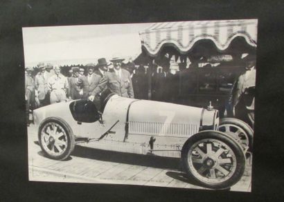 null Lithographie de J Liscourt représentant une Bugatti Grand Prix en éclaté; Encre...