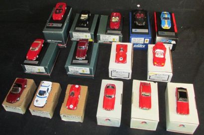 null Lot comprenant 15 Miniatures avec leurs boites au 1/43, dont: - FERRARI F50...