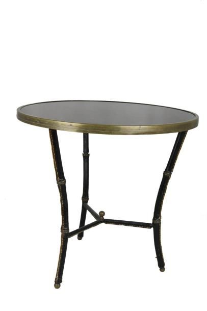 Attribué à Jacques ADNET (1900-1984) Petite table d'appoint, plateau rond en stratifié...