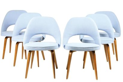 Eero Saarinen (1910-1961) "Executive Chair", modèle créé en 1946 Suite de six sièges...