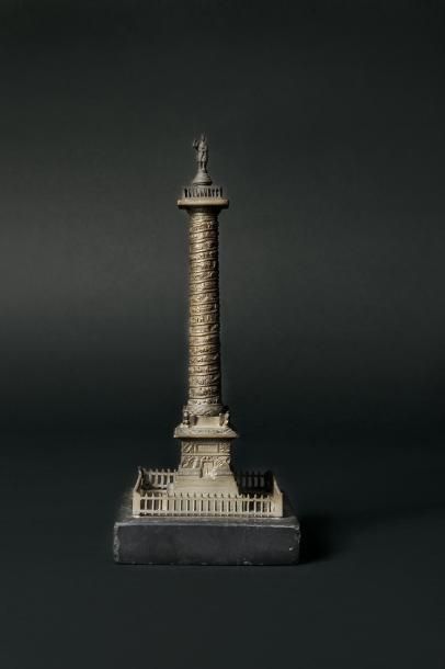 null «La Colonne Vendôme» En régule, surmontée de la statue de l'Empereur Napoléon...