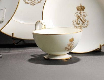 null Tasse à thé provenant du service de l'Empereur Napoléon III. En porcelaine de...