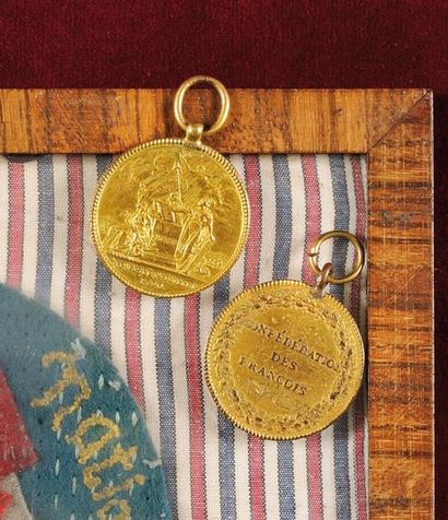 null Une médaille du Pacte Fédératif 14 juillet 1790. Bronze doré, ruban. - Deux...