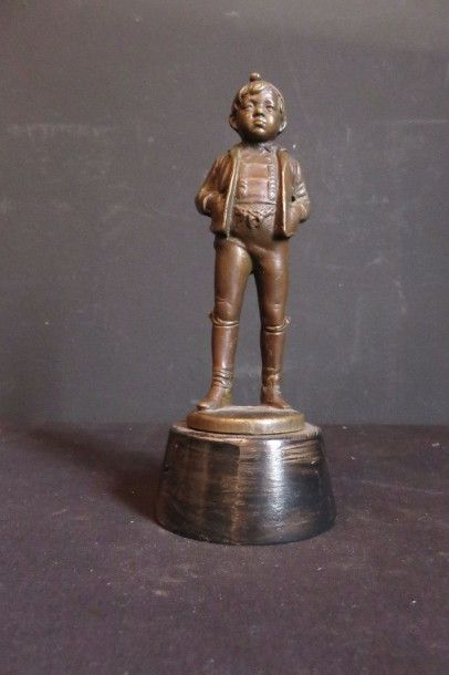 null  « Le Petit Savoyard », non signé, France 1910-1915, Bronze, haut : 155 mm,...