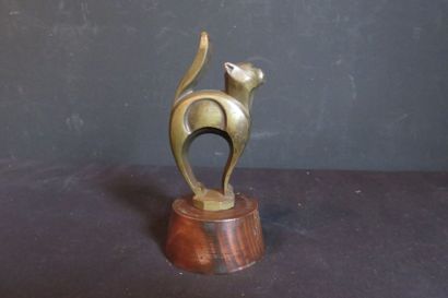 null  « Chat » stylisé Art Déco, bronze anciennement argenté signé Davan.
