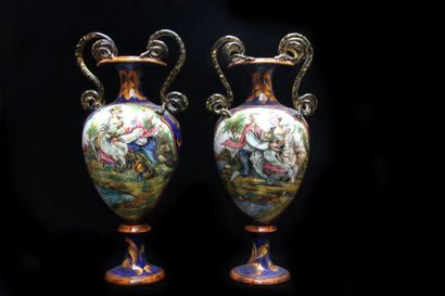 null Paire de vase dans le goût majolique italienne à décor de personnages