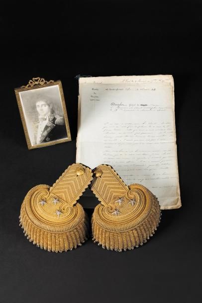null Ensemble de souvenirs relatifs au Général DONZELOT (1764-1843): -Paire d'épaulettes...