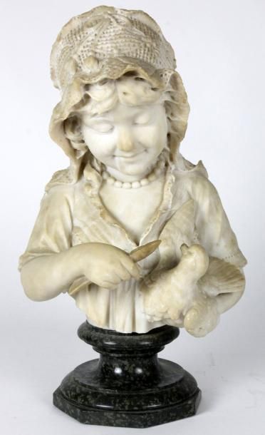 Pieter BARRANTI (XXème siècle) Jeune fille à la colombe Buste en albatre signé au...