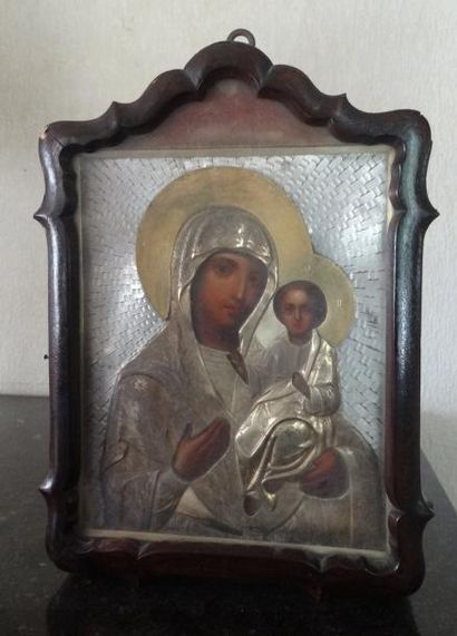null ICONE La Vierge à l'Enfant en argent et cuivre repoussé Travail Russe de la...