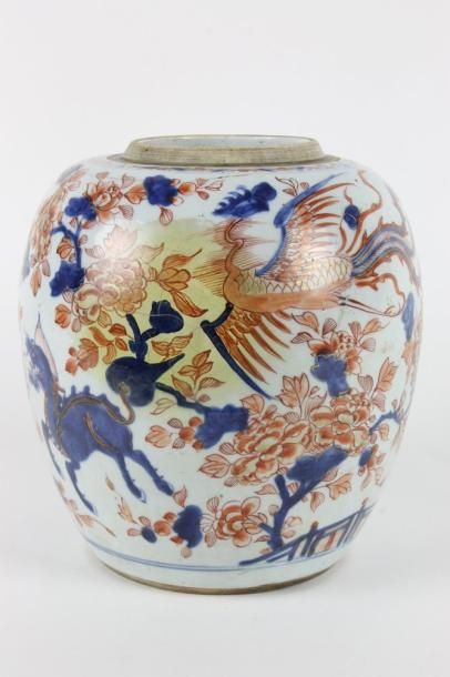 CHINE - EPOQUE KANGXI (1662 - 1722) Pot à gingembre en porcelaine décorée en bleu...