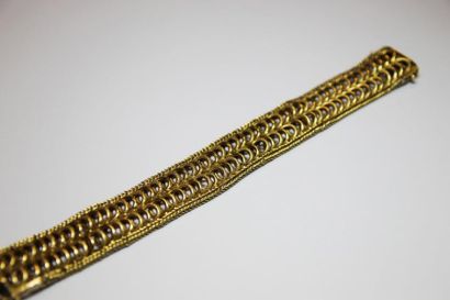 null BRACELET MANCHETTE en or jaune, la monture souple ornée d'un double ligne de...