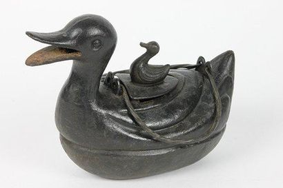 CHINE Canard en fonte de fer Porte une marque Kangxi 20 x 28 x 17 cm Expert: Cabinet...