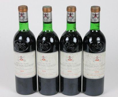 null Château PAPE CLEMENT - 3 bouteilles 1976 (base goulot) - 1 bouteille 1977 (base...