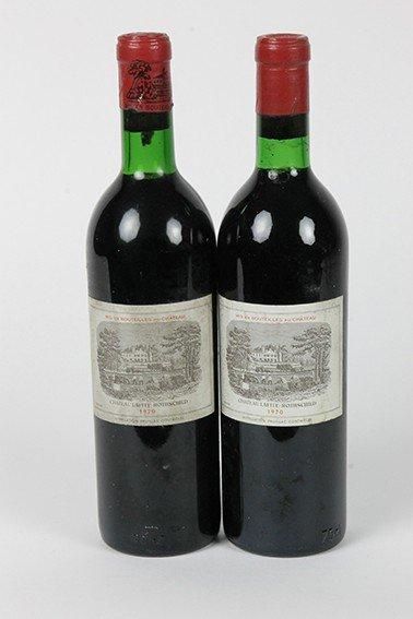 null Château LAFITE-ROTHSCHILD, 1970 2 bouteilles (base goulot, 1 capsule légérement...