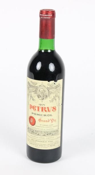 null Château PETRUS 1971 1 bouteille (base goulot, étiquette légèrement abimée)