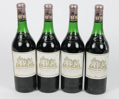 null Château HAUT-BRION 1970 11 bouteilles (5 haute épaule, 4 basse épaule, 1 vidange,...