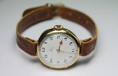 OMEGA MONTRE en or jaune au boitier de montre de col transformé en montre bracelet...