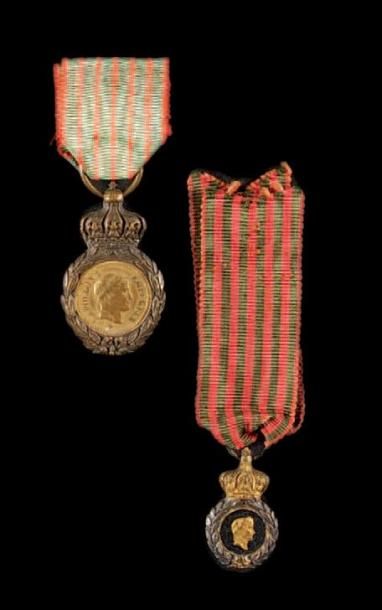 null Médaille de Sainte-Hélène, instituée en 1857. Deux médailles: - Réduction en...