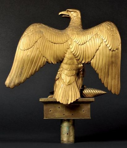 null Rare aigle de drapeau modèle 1804. Aigle en bronze doré, à tête tournée vers...