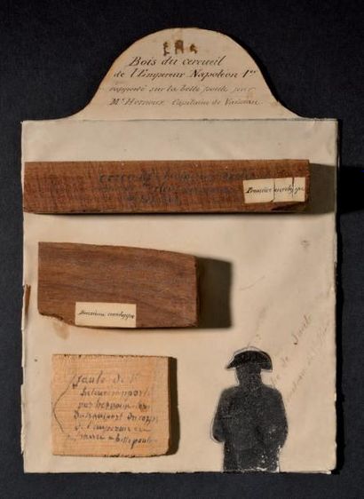 null Sainte-Hélène 1) Morceau de bois avec inscription manuscrite «Cercueil de l'Empereur...
