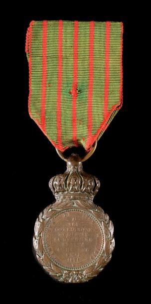 null Médaille de Sainte-Hélène, instituée en 1857. En bronze patiné. Ruban. Ht: 4,8...