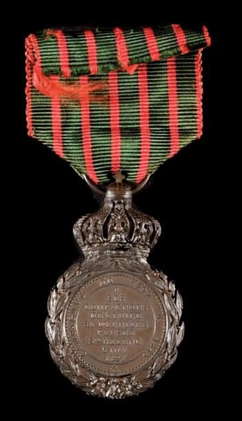 null Médaille de Sainte-Hélène, instituée en 1857. En bronze patiné. Ruban. Ht: 5...