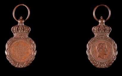 null Médaille de Sainte-Hélène, Médaille de Sainte-Hélène coupée en deux motifs à...