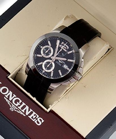 LONGINES CONQUEST vers 1970 Beau chronographe bracelet, boîtier tonneau, fond vissé....