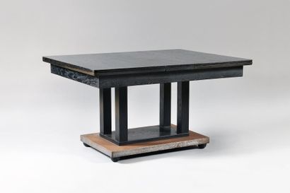 ATELIER MICHAËL NIEDERMOSER - WIEN Rare table rectangulaire en bois teinté noir....