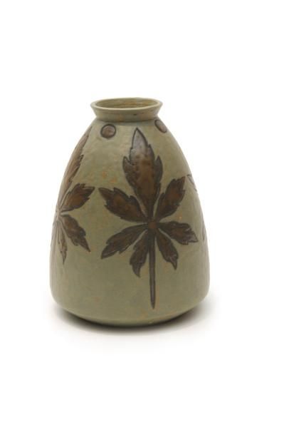 Montigny sur Loing - Atelier de Georges Petit Vase de forme ovoïde en grès à décor...