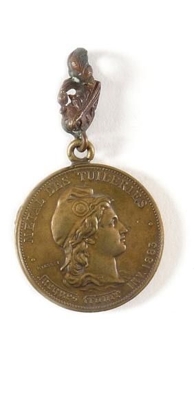 France MEDAILLE FAITE AVEC LE METAL DES TUILERIES PAR TASSET. Avers au profil de...