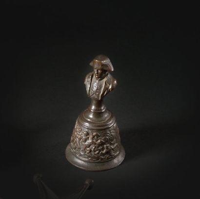«L'EMPEREUR NAPOLEON IER» Clochette en bronze,...
