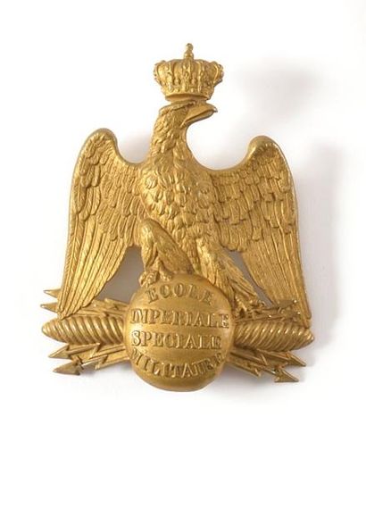 null PLAQUE DE SHAKO DE L'ECOLE SPECIALE MILITAIRE. A l'Aigle non couronnée. En laiton...