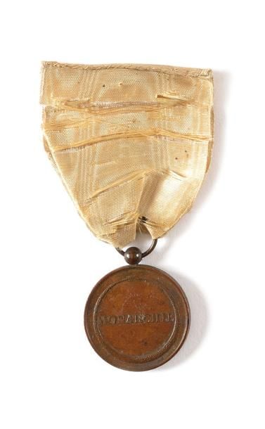 France Médaille célébrant le triomphe de la Monarchie. En bronze patiné. Avers «Saint...
