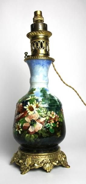 Montigny Vase monté en lampe en faïence polychrome à décor fleuri, le décor signé...