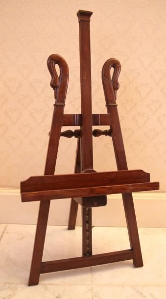 null CHEVALET DE TABLE en acajou à col de cygne. XIXème siècle Haut: 74 cm