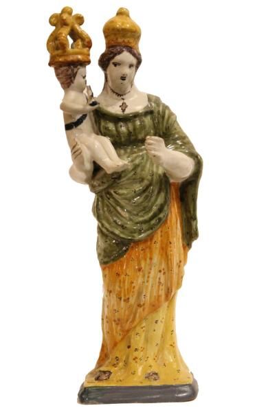 MOUSTIERS Vierge à l'enfant en faience polychrome XVIIIème siècle Haut: 38 cm (accidents...