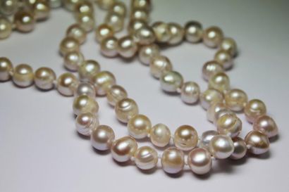 null COLLIER de perles baroques. Poids brut: 148 g