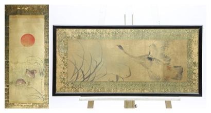 JAPON Deux peintures sur soie à décors de volatiles. XIXème siècle 127 x 57 cm et...