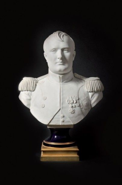 Houdon, d'après L'Empereur Napoléon en uniforme Marqué «Buste officiel Napoléon Empereur...