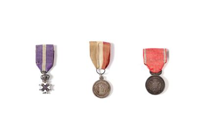 France Trois médailles: - Croix du Lys sous...