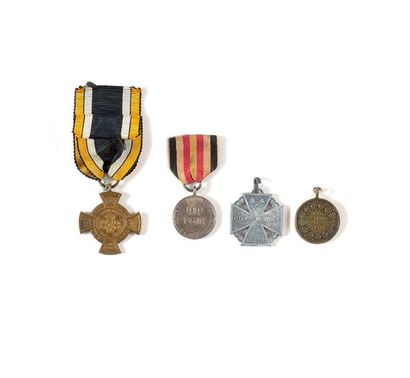 null Allemagne (Royaume de Prusse - Empire D'autriche) Quatre médailles: - Croix...